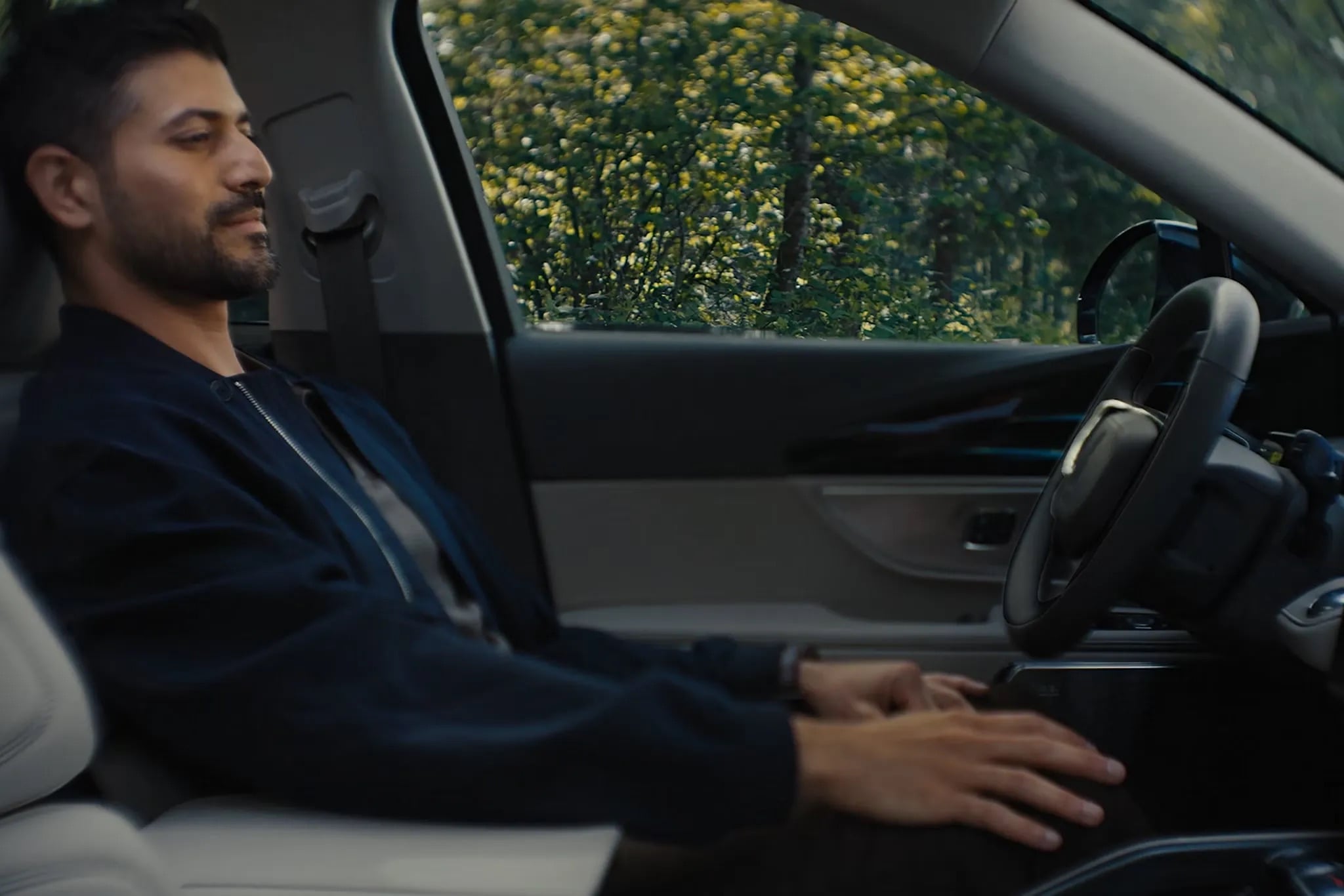 2026 Lincoln Nautilus passenger relaxing in premium front seat interior