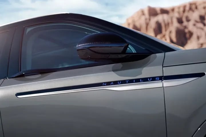 2026 Lincoln Nautilus sleek side profile exterior detail with chrome trim