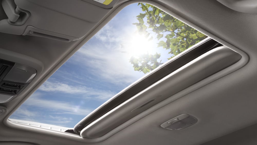 Crosstrek-Exterior-Power-Sunroof