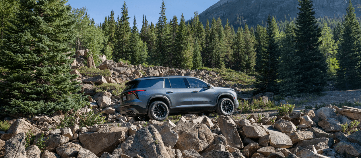 2026 Chevrolet traverse grey exterior mountains