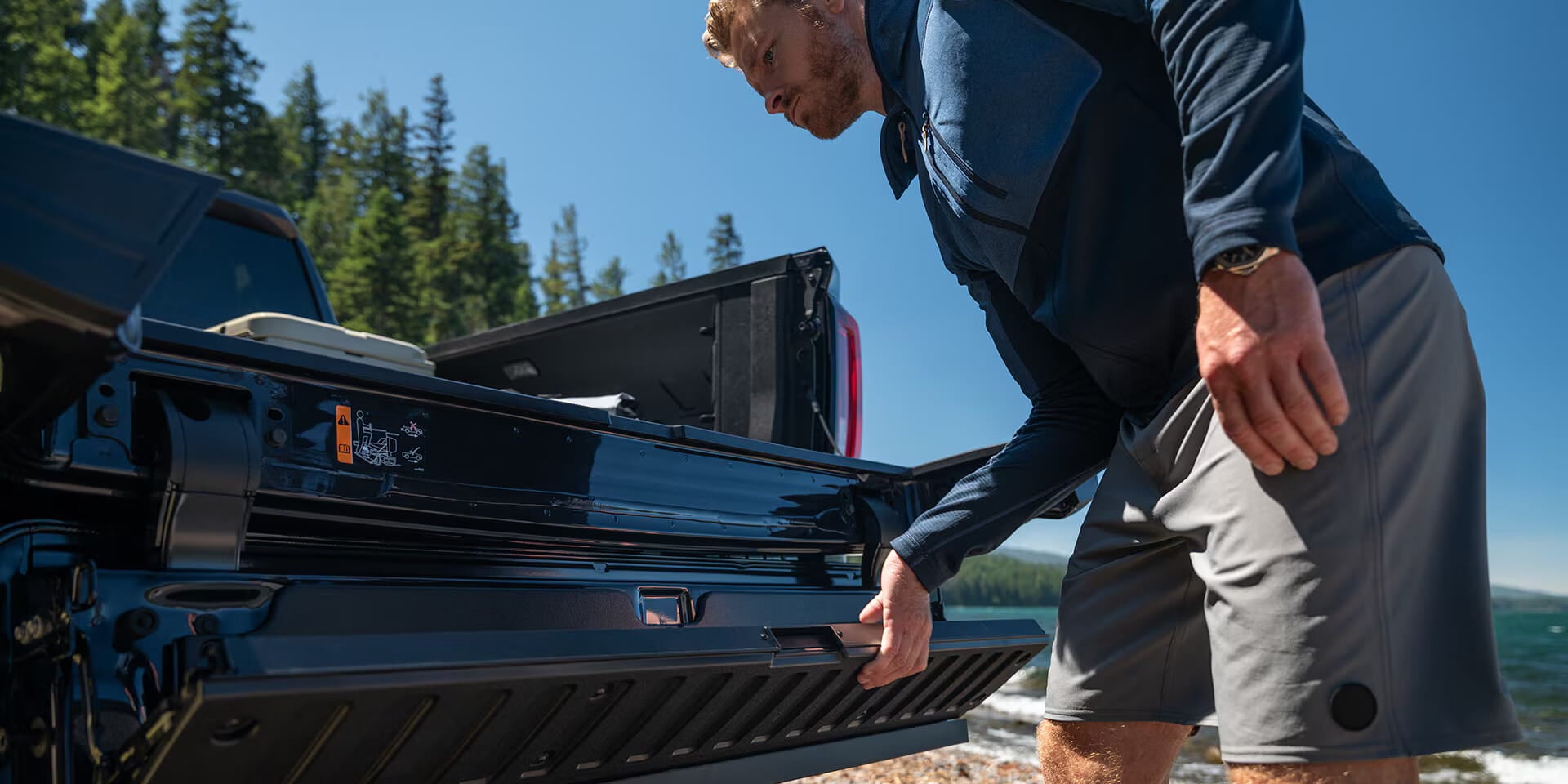 2026 GMC Sierra 1500 exterior tailgate