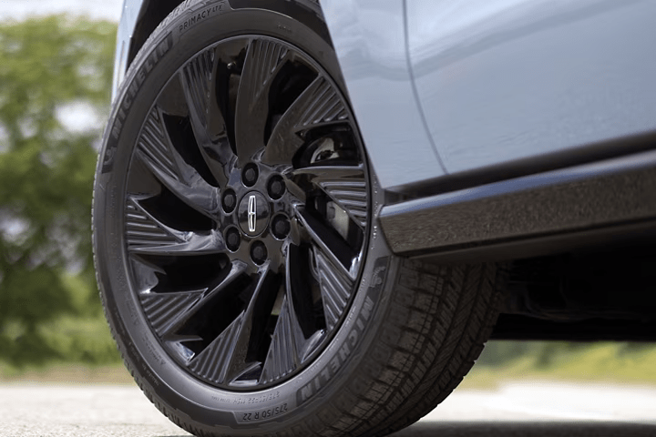 2026 Lincoln Navigator wheel front rim