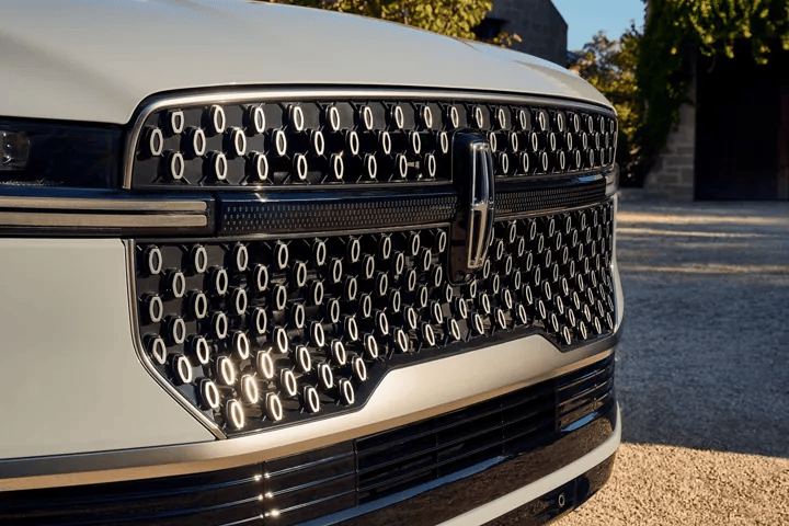 2026 Lincoln Navigator Exterior Front Grill