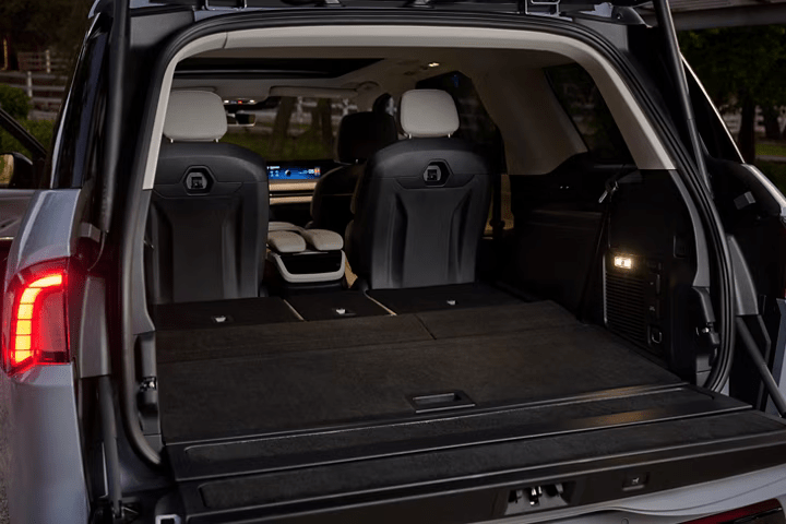 2026 Lincoln Navigator Interior Trunk space