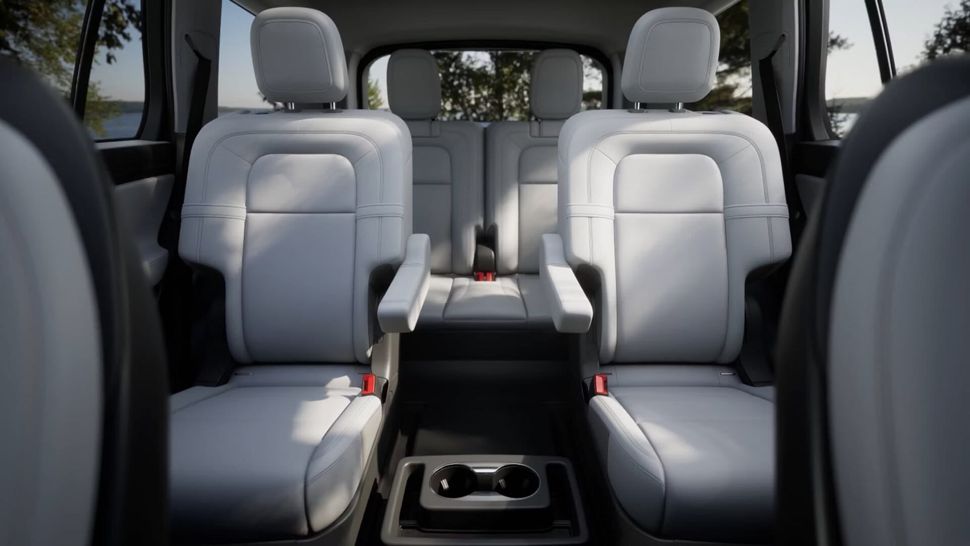 Lincoln Aviator Black Label second row