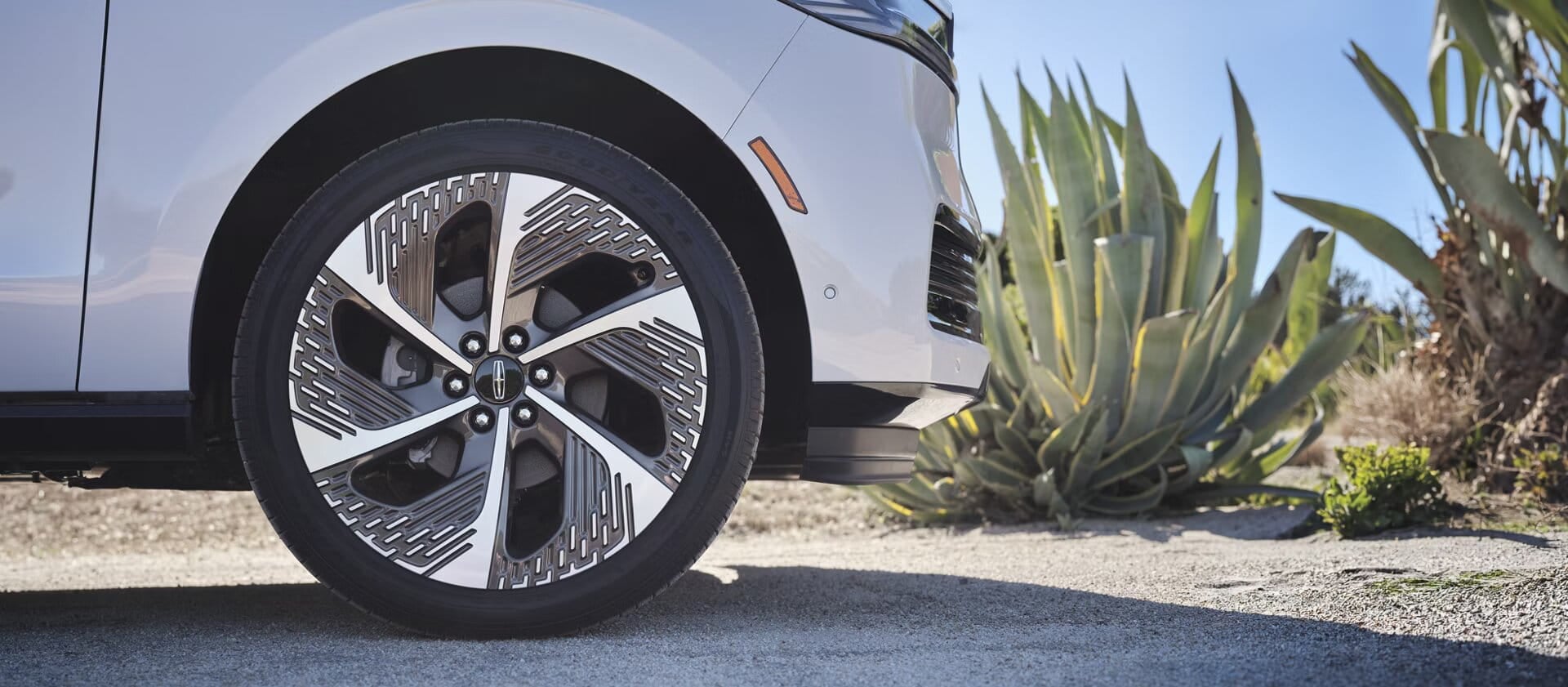 Lincoln Navigator Black Label Exterior