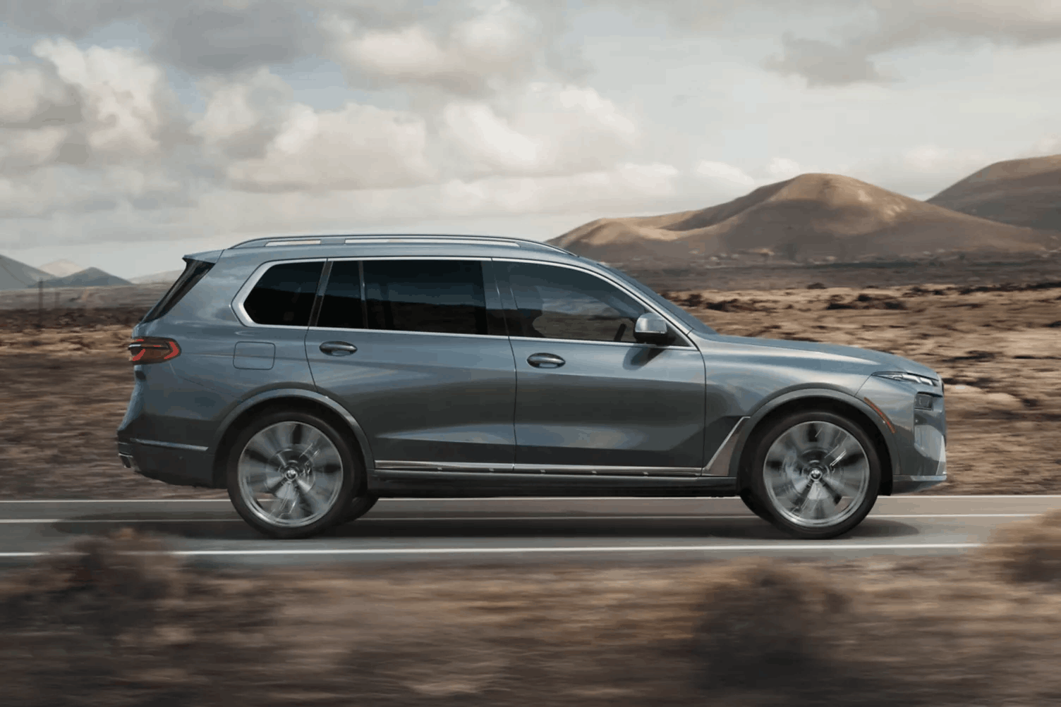2026 BMW X7 White Grey Exterior side