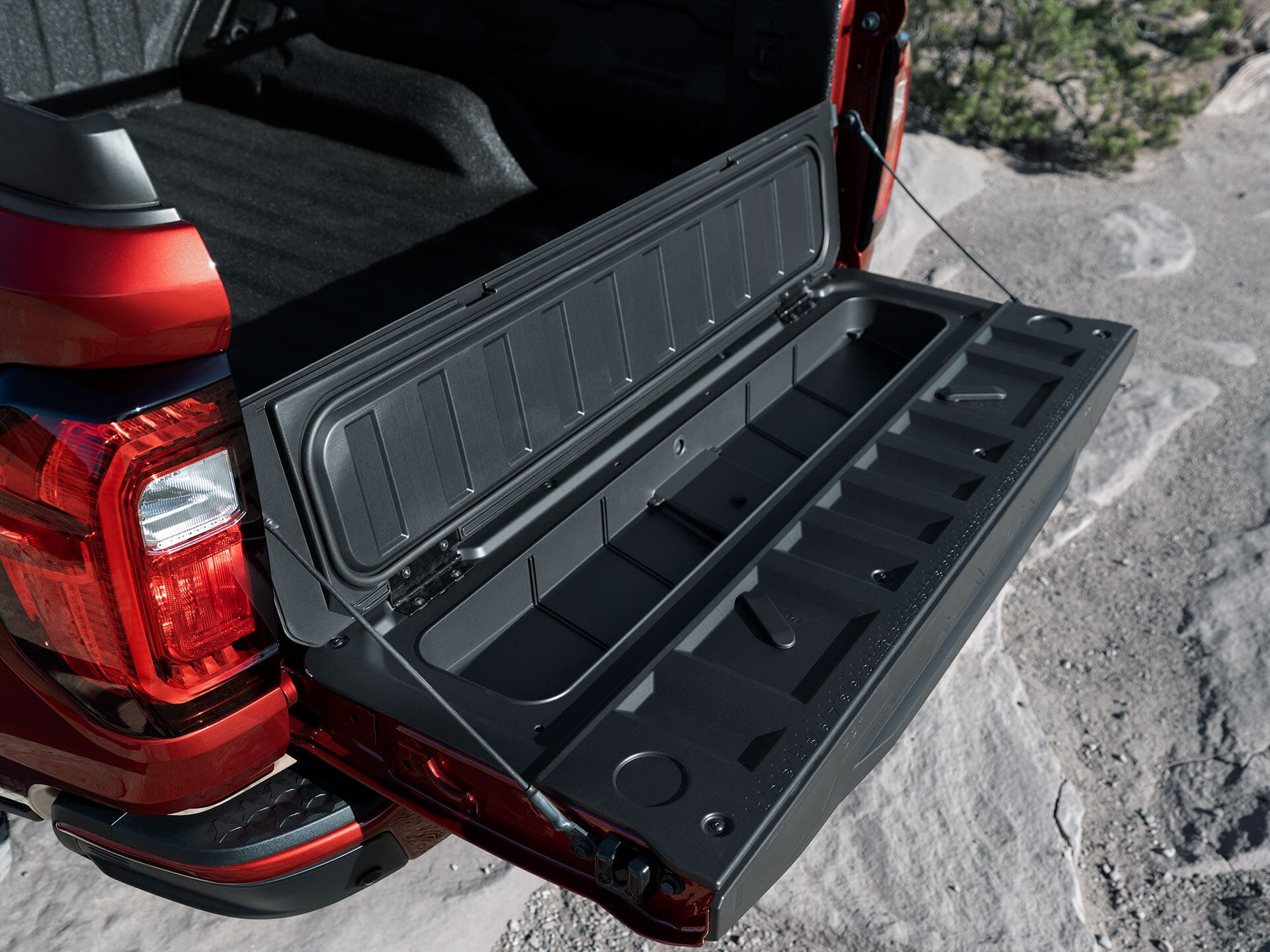2026 GMC Canyon multistow tailgate